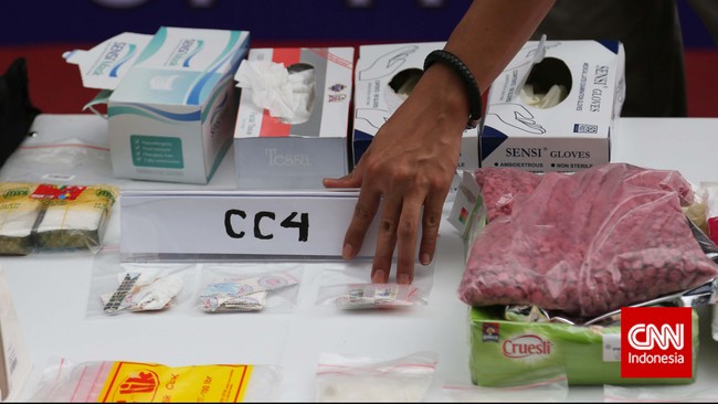 Ada perbedaan pandangan terkait definisi korban napza antara aktivis persaudaraan korban napza di Indonesia dan Badan Nasional Narkotika.