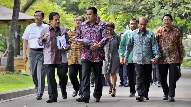 Meski terkesan diam, Presiden Jokowi secara seksama menilai menterinya melalui kinerja dan capaian target untuk melakukan evaluasi termasuk perombakan kebinet.