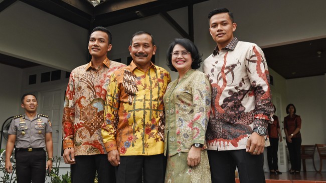 Lembaga negara tersebut adalah Tentara Nasional Indonesia, Dewan Perwakilan Rakyat dan Majelis Pemusyawaratan Rakyat.