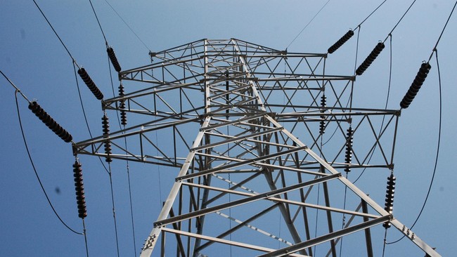 Pengamat mengingatkan agar utang PLN dari proyek gagal dibersihkan usai pembentukan empat subholding baru.