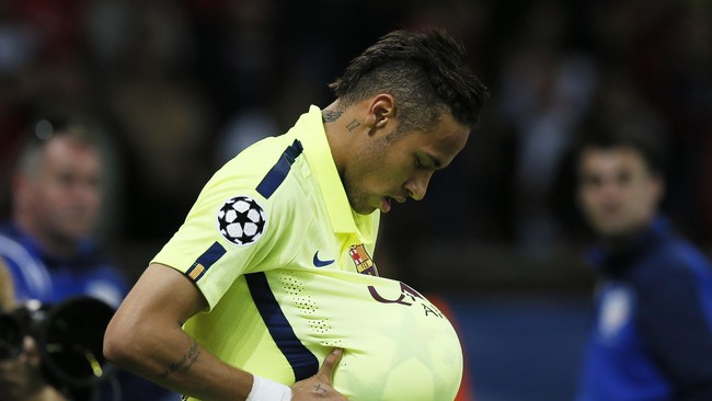 Bukan hanya torehan gol Neymar yang meningkat. Berikut ini adalah perbandingan catatan statistik penampilan Neymar musim lalu dengan musim ini