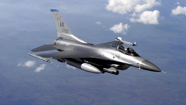 Sebuah jet tempur F-16 milik AS dilaporkan jatuh ketika melakukan latihan rutin di dekat Kota Trier, Jerman, pada Selasa (8/10).