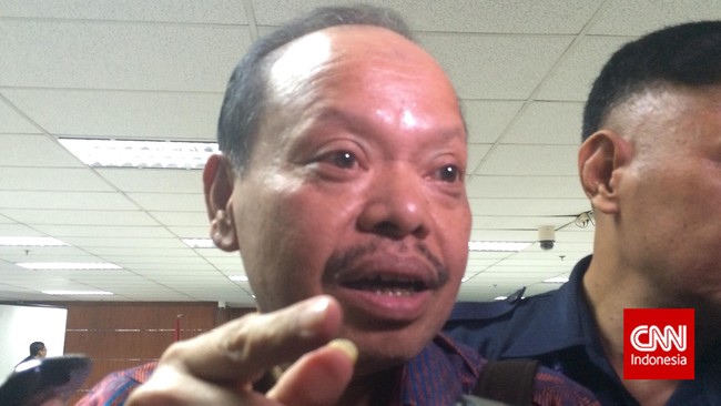 Sutan Bhatoegana merasa keberatan atas kasus yang menjeratnya, namun jaksa penuntut umum KPK menyatakan telah mengantongi dua alat bukti yang cukup.