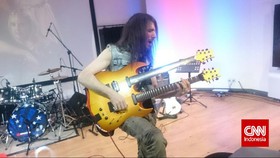 Gitaris Guns N' Roses Mampir Jakarta untuk Berbagi Ilmu