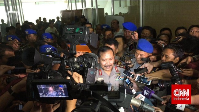 Pimpinan DPR dan Ketua Komisi III DPR saat ini langsung melakukan rapat Badan Musyawarah pasca Komisi III satu suara meloloskan Badrodin sebagai Kapolri.
