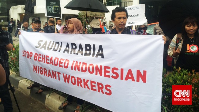 Ribuan netizen di petisi online www.change.org melayangkan protes kepada Presiden Jokowi, Menaker Hanif Dhakiri dan Menlu Retno Marsudi ihwal TKI.