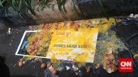Hujat Pemancungan TKI, Telur Busuk Dilempar ke Kedutaan Saudi