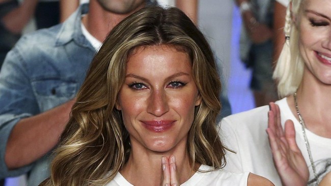 Salam Perpisahan Terakhir dari Supermodel Termahal Dunia