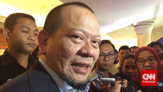 Hanya beberapa jam seusai La Nyalla Mattalitti terpilih di Kongres Luar Biasa PSSI sebagai ketua umum, tagar #SaveLaNyalla memanaskan lini masa Twitter.