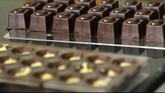 Cokelat Surga dari Afrika Bisnis cokelat sedang menggeliat di Afrika. Dibuat dari bahan baku lokal, dikemas secara mewah dan dijual di toko megah tak ubahnya toko perhiasan.