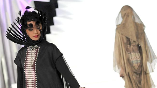 Senayan City kembali menggelar pekan mode Fashion Nation. Bertema 'A Decade of Pure Decadence', Fashion Nation akan berlangsung pada 14 - 23 April 2016.
