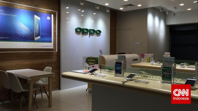 Oppo berupaya meningkatkan penjualannya di kota Bandung dengan membuka tiga gerai resmi Oppo Experience Store sekaligus di Istana Bandung Electronic Center.