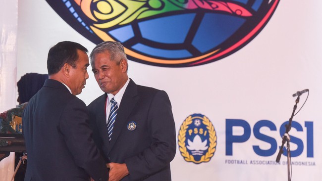 Sepak bola Indonesia cenderung terasa jalan di tempat, meskipun ketua umum PSSI beberapa kali berganti.