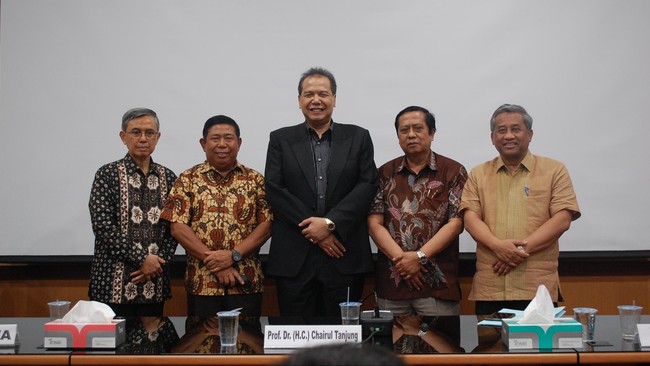 Mantan Presiden RI Susilo Bambang Yudhoyono dan Mantan Wakil Presiden Boediono hadir dalam pengukuhan CT sebagai guru besar bidang ilmu kewirausahaan.