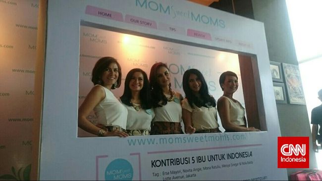 Novita Angie, Meisya Siregar, Ersa Mayori, Mona Ratuliu, dan Nola Baldy menggagas situs berbagi informasi khusus untuk para ibu.