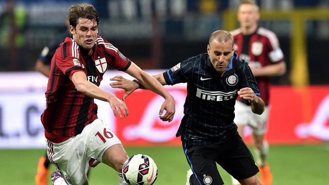 Wasit telah menganulir tiga gol yang tercipta pada laga Internazionale kontra AC Milan akibat pelanggaran. Akhirnya laga selesai tanpa ada gol.