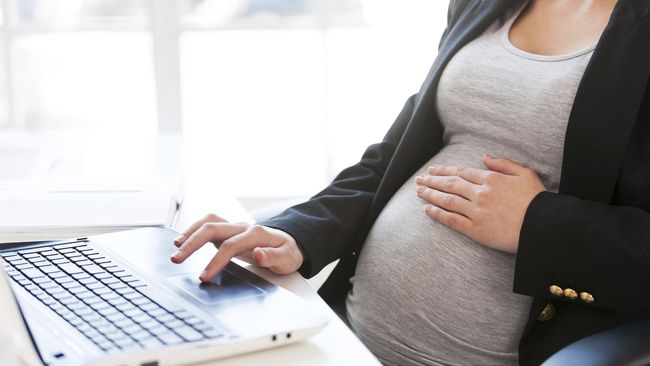 Sebuah riset membuktikan bahwa perempuan sulit untuk berhenti merokok sekalipun mereka baru selesai melahirkan.