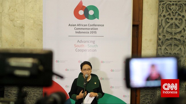 Tak ada penjelasan lugas dari Australia tentang tuduhan suap yang dilakukan negara itu terhadap ABK pembawa pencari suaka untuk beralih ke perairan Indonesia.