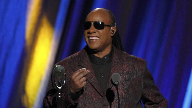 "Jika Michael Jackson adalah Raja Pop, maka Prince adalah maharaja,” kata sang musisi bernama asli Stevland Hardaway Morris.