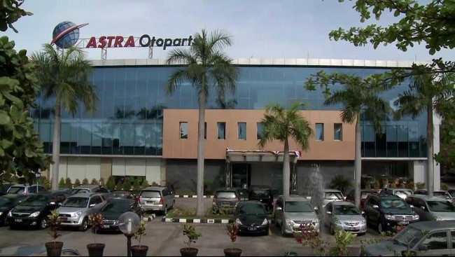 PT Astra Otoparts Tbk (AUTO) mengalami penurunan kinerja sepanjang tahun 2015 karena jebloknya laba bersih entitas asosiasi dan ventura bersama perseroan.