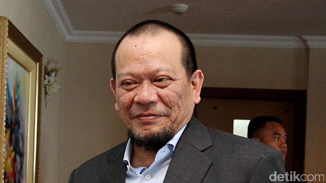 Ketum PSSI, La Nyalla Mattalitti, menyatakan bahwa ia tidak akan membujuk Persebaya 1927 untuk bergabung dengan PSSI.