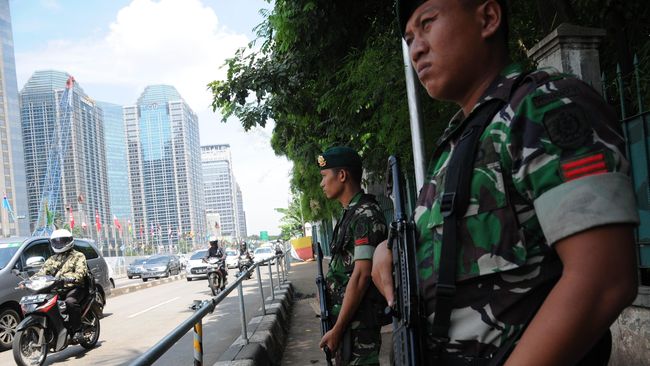 Penjagaan Lebih Ketat Mengawal Pemimpin Negara Hadiri KAA Hari ini KAA akan secara resmi dibuka oleh Jokowi, dan penjagaan ketat terlihat di ruas jalan menuju JCC, mengawal para pemimpin negara menghadiri KAA.