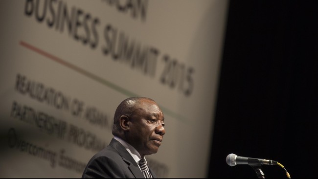 Presiden baru Afrika Selatan Cyril Ramaphosa merombak kabinet, menambah wajah baru dan mencopot sejumlah menteri sekutu eks Presiden Jacob Zuma, Senin (26/2).