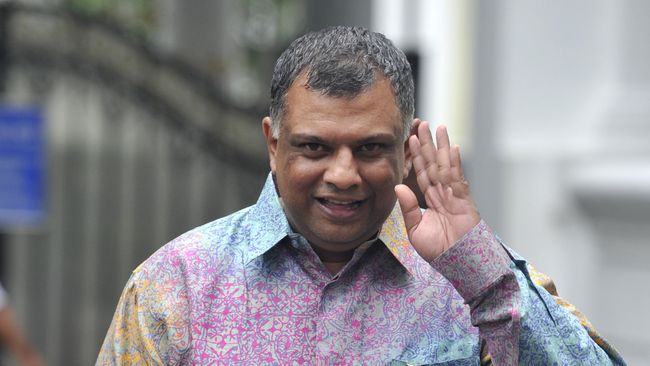 CEO Grup AirAsia Tony Fernandes berkomitmen pihaknya bakal menghubungkanbanyak orang ke pelbagai tujuan, di antaranya adalah Danau Toba.