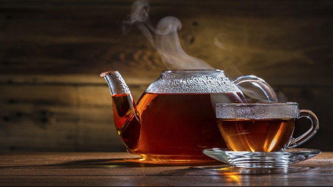 Mengenal Teh Darjeeling, si Raja Teh dari India Pada zaman perang, Darjeeling hanya dikenal sebagai tempat penghubung antara Bhutan dan Nepal. Tak banyak yang tahu tempat ini menjadi tempat tumbuh raja teh.