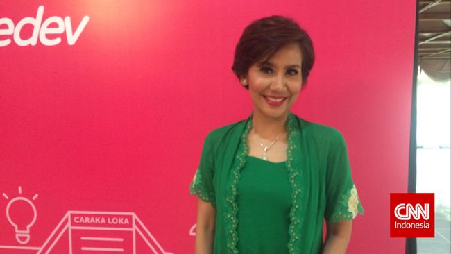 Saat ini dengan berkembangnya teknologi semua dapat direkayasa, termasuk senyuman yang sifatnya permanen, yaitu Dentist and Digital Smile Design.
