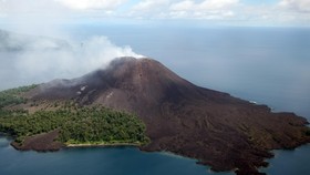 BNPB: Rob di Pantai Anyer Bukan Karena Erupsi Anak Krakatau
