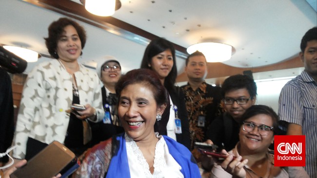 Menteri Susi kembali membuat gebrakan dengan menenggelamkan 38 kapal pelaku illegal fishing sebagai penegasan kedaulatan laut Indonesia.