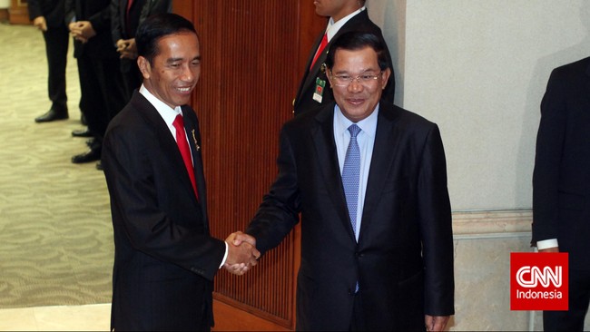 Hun Sen mengingatkan agar rakyatnya tetap tenang dan memperingatkan kalau pelaku pengeroyokan dihukum seberat-beratnya.