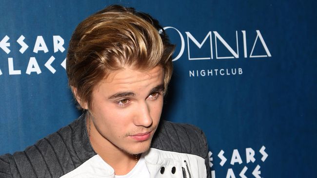 "Selena terlihat menawan di Met Ball!" seru Justin Bieber ke arah paparazi. Namun sepertinya si pelantun Baby ini hanya mau mencari sensasi.