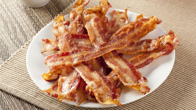 Makan Lebih dari 3 Iris Bacon per Hari Berisiko Sakit Jantung Menurut penelitian, menyantap bacon lebih dari tiga potong sehari akan berisiko meningkatkan risiko sakit jantung.