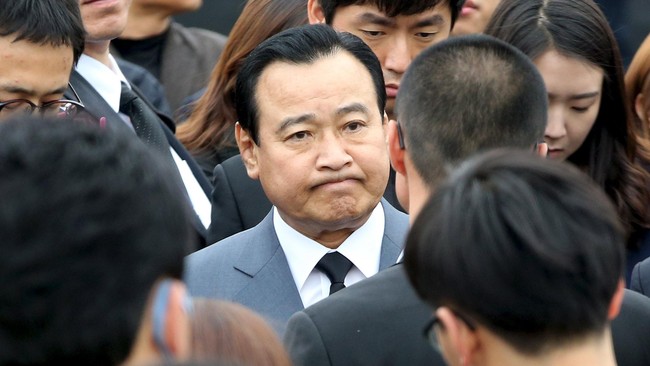 Perdana Menteri Korea Selatan mengajukan tawaran pengunduran diri kepada presiden ditengah skandal tuduhan suap yang menyebabkan seorang pengusaha bunuh diri.