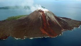 Napak Tilas Letusan dan Parade Budaya di Festival Krakatau