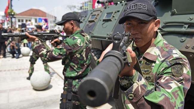 Menurut mantan pimpinan KPK periode pertama, rekrutmen personel TNI untuk menjadi pegawai KPK bisa berdampak positif dan negatif bagi pemberantasan korupsi.