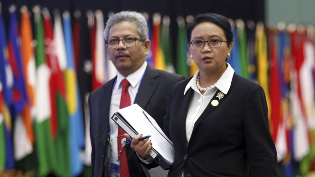 Pihak Kementerian Luar Negeri baru bisa melakukan kontak kepada 29 WNI yang ada di Nepal dari 49 WNI yang tercatat. Kemenlu terus melakukan upaya komunikasi.