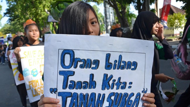 Mahasiswa FMIPA Unpad menggelar rangkaian acara terkait Hari Bumi. Sasarannya mencetak generasi muda hijau. Apa maksudnya?