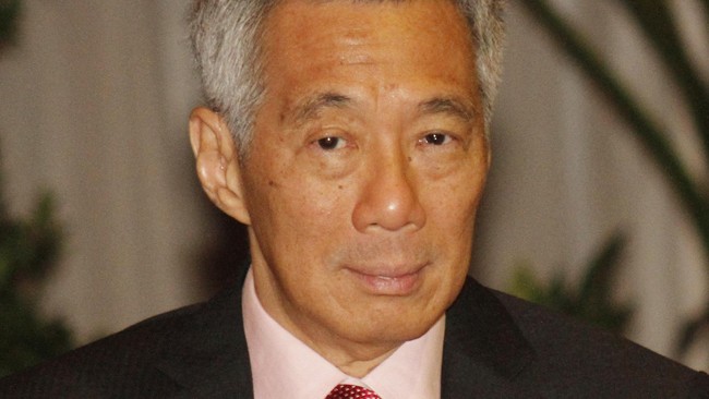 Perdana Menteri Singapura, Lee Hsien Loong, menerima suntikan dosis pertama vaksin virus corona (Covid-19).