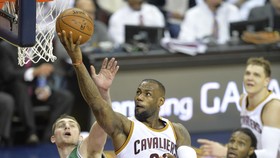 LeBron James Sukarela Mengangkut Cucian Kotor Rekan Timnya