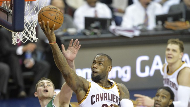 LeBron James tampil gemilang dengan torehan 30 poin dan sukses membawa Cleveland Cavaliers mengalahkan Boston Celtics 99-91 di game kedua.