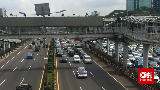 Jalan layang yang akan dibangun di kawasan Semanggi nantinya akan berada di atas Jalan Tol Cawang-Grogol.
