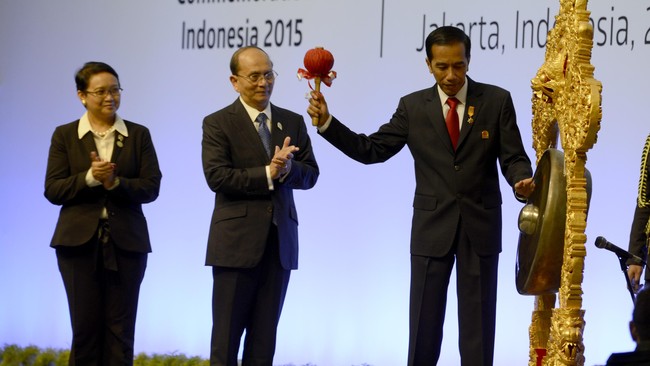 Presiden Joko Widodo (Jokowi) menyatakan, parlemen berperan sebagai kekuatan check and balances dari pemerintah sebagai presentasi suara rakyat.