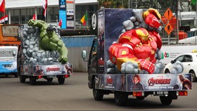 Hulk dan Iron Man Berkeliaran di Jalanan Jakarta