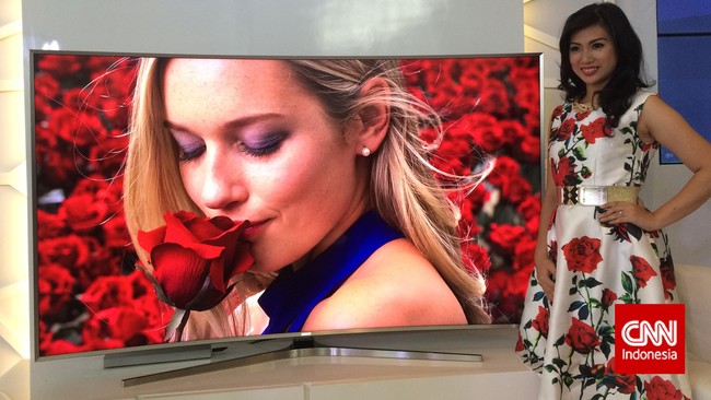 Setelah sempat dipamerkan di Bangkok, Thailand, kini televisi layar lengkung Samsung tiba di Jakarta. Produk tersebut sudah siap dipasarkan.