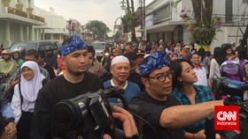Tinjau Persiapan KAA, Ridwan Kamil Masuk Kolam Air Mancur