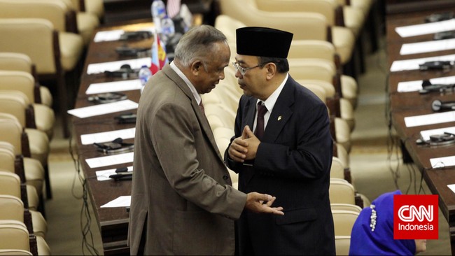 Lebaran tahun ini Plt Ketua KPK Taufiequrachman Ruky mengaku menerima empat buah karangan bunga dan semuanya sudah dia laporkan.