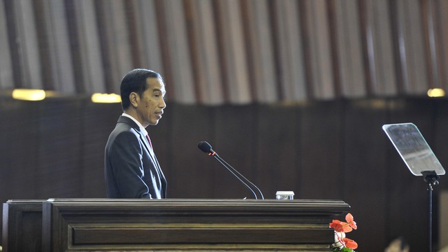 Presiden Indonesia menyampaikan pidato penutupan Konferensi Asia Afrika di Gedung Merdeka, Bandung, dan menggelorakan kembali semangat KAA.